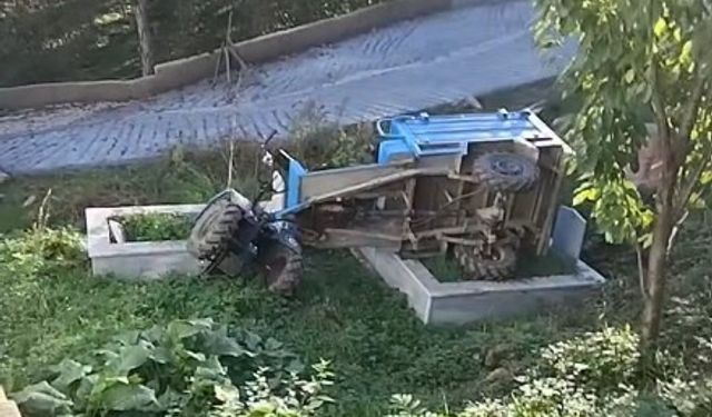 Kastamonu’da devrilen patpatın altında kalan sürücü yaralandı