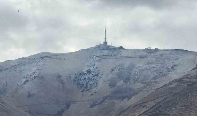 Palandöken bir kez daha beyaza büründü