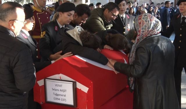 Tuğgeneral Selami Akşit için Ankara’da tören düzenlendi, yakınları tabuta sarılarak   gözyaşı döktü