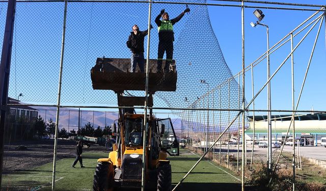 Ilgaz’da Halı Saha Yenile Çalışmaları Başladı