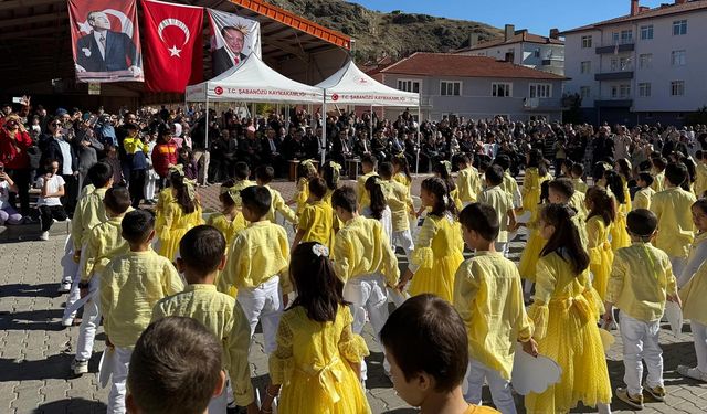 Şabanözü’nde Cumhuriyetin 102. Yılı Renkli Gösterilerle Kutlandı