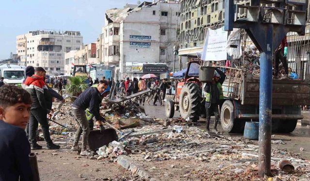 Gazzeliler "Yeniden İnşa Edeceğiz" kampanyası başlattı