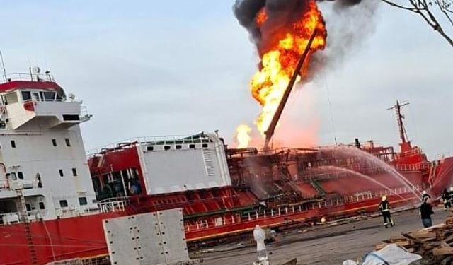 Türk tanker gemisi Ukrayna limanında vuruldu: Mürettebat sağ salim kurtuldu