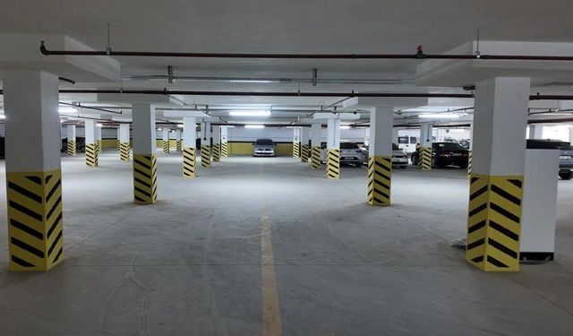 Çerkeş’te kent meydanı altına kapalı otopark hizmete açıldı