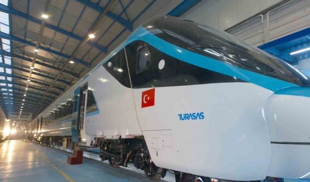 Bakan Uraloğlu: "Milli Elektrikli Hızlı Trenimizi 2026 yılı içerisinde raylara indirerek test sürecini başlatacağız"
