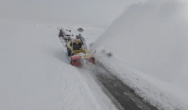 Erzincan’da kar ve tipi: 328 köy yolu ulaşıma kapandı