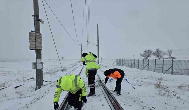 TCDD’den demiryollarında kar mesaisi