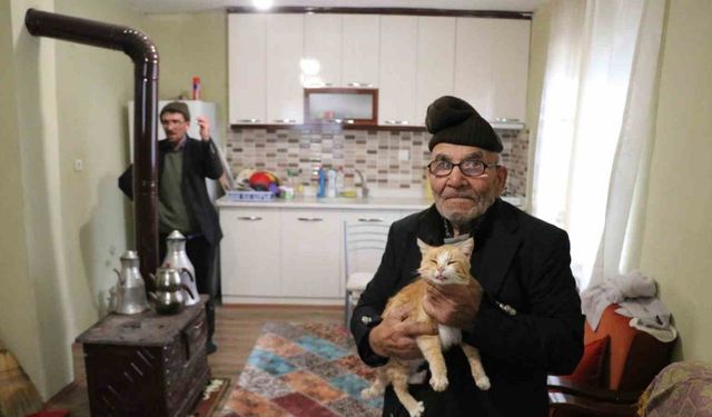 Yanan evinin önünde kedisine sarıldığı fotoğrafla tanınan Ali Meşe vefat etti