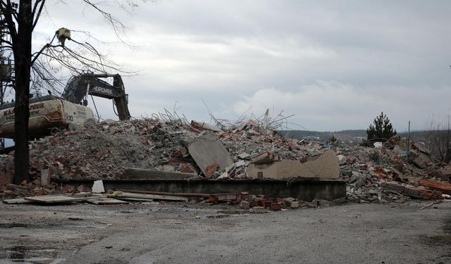 Ilgaz’da 30 Yıllık Eski TSM Binası Tarihe Karıştı