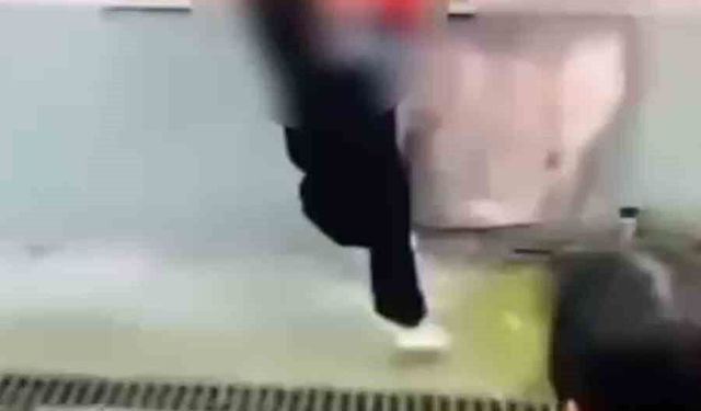 Akran zorbalığı: Hem darp ettiler hem de 'gülücük' emojisiyle paylaştılar