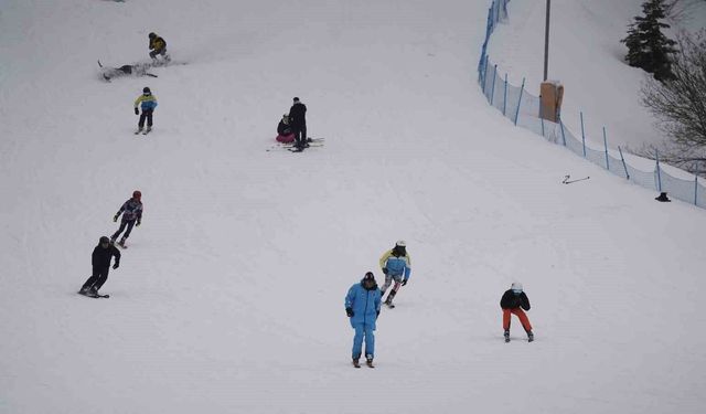 Kayakseverler Ilgaz Dağı'na akın etti