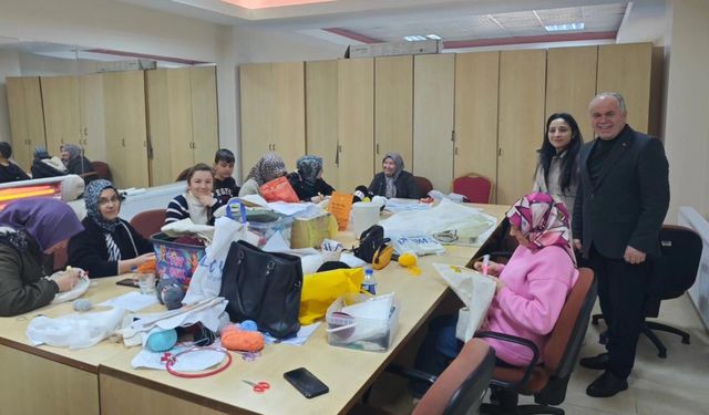 Kurşunlu Belediye Başkan Uslu, Dikiş Nakış Kursunu Ziyaret Etti