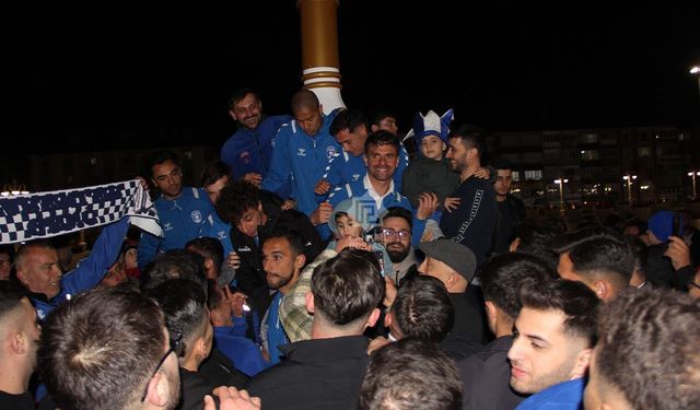 Çankırı FK'ya kent meydanında krallar gibi karşılandı