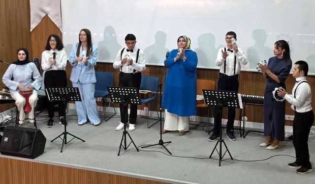 Kurşunlu’da Özel Çocuklardan Duygu Dolu Program