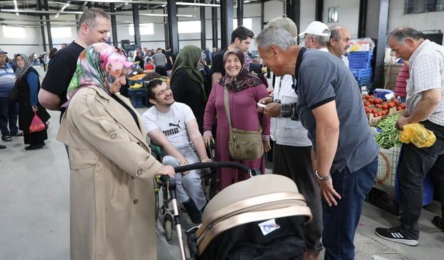 Başkan Sopacı kapalı pazar yerinde esnafı ziyaret etti
