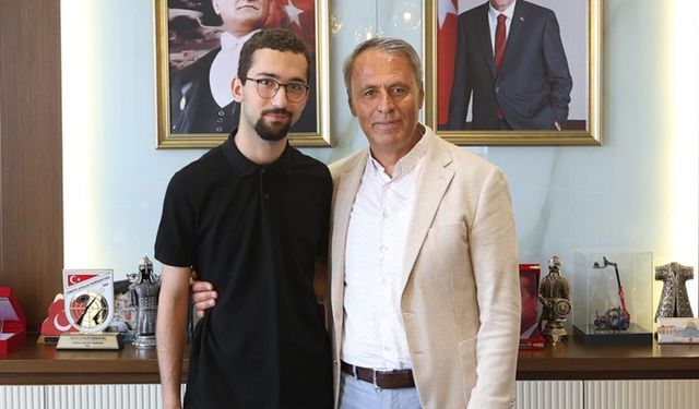 YKS Türkiye ikincisi Semih, Başkan Sopacı'nın konuğu oldu