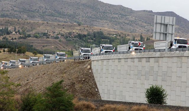 Çankırı’da İl Özel İdare filosunun Kurşunlu sokaklarında konvoy şovu