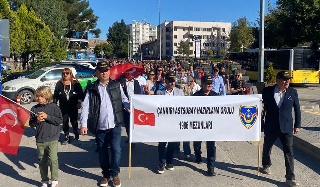 Çankırı’da 40 yıl sonra duygulandıran buluşma! Eski okulun kapısını yeniden açtılar