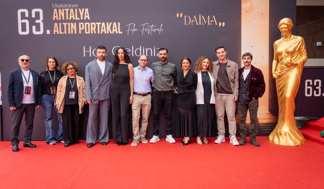 Altın Portakal’da yıldızlar sinemaseverlerle buluştu