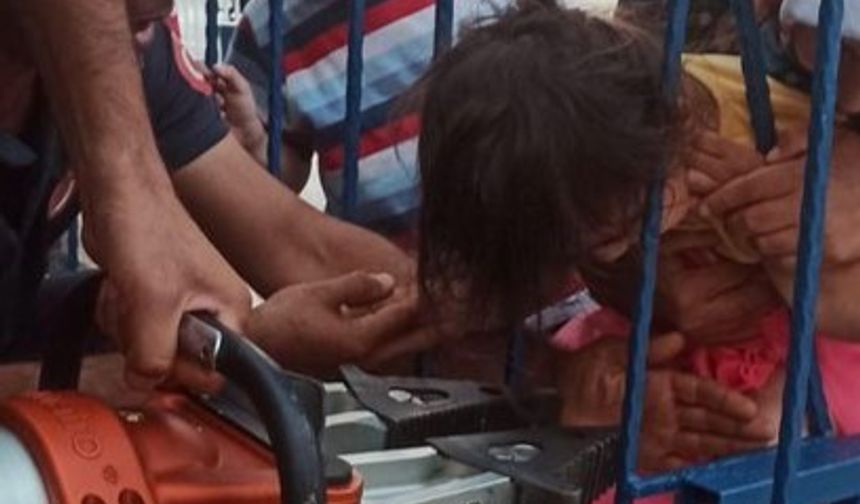 Çankırı'da kafasını demire sıkıştıran kız kurtarıldı