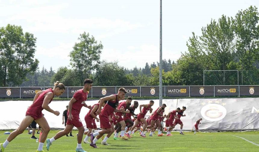 Galatasaray yeni sezon hazırlıklarını yaptığı antrenmanla sürdürdü