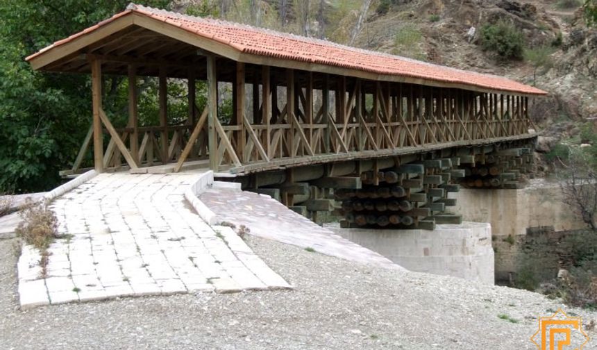 Bayramören Tarihi Ahşap Köprüsü merak uyandırıyor