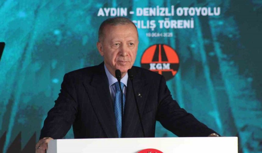 Cumhurbaşkanı Erdoğan: “Biz 22 yıldır Türkiye’yi büyütmek ve kalkındırmak için çalışıyoruz”