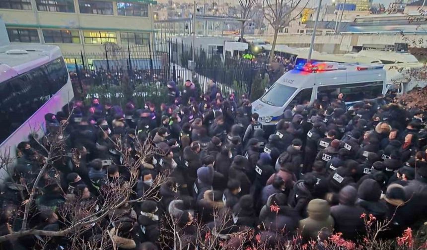 Güney Kore Devlet Başkanı Yoon, sıkıyönetim soruşturması kapsamında tutuklandı