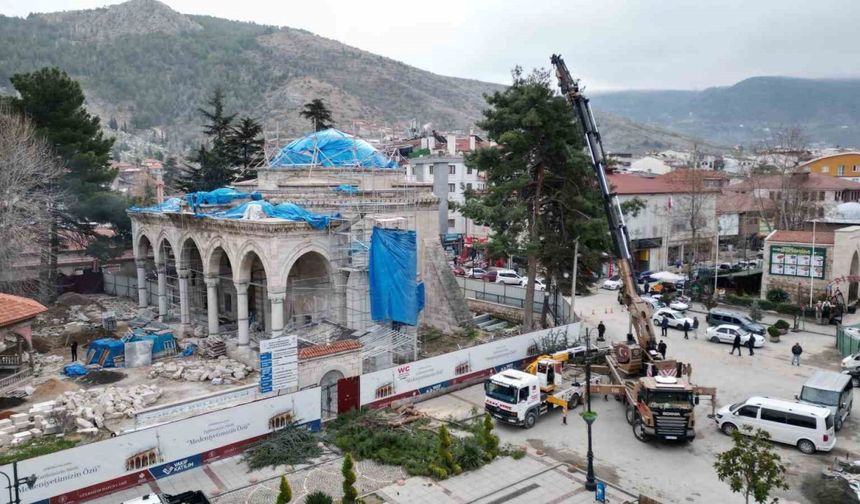 Tokat’ta tarihi cami restorasyonunda mezarlara ulaşıldı