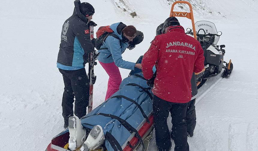 Kayak yaparken yaralanan şahısın imdadına UMKE ve JAK ekipleri yetişti