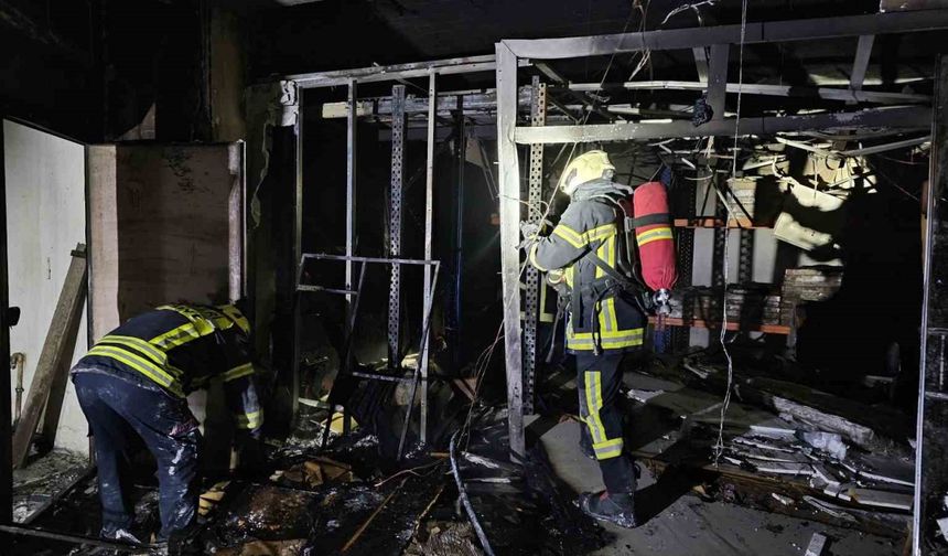 Mobilya mağazasındaki yangında duman hafızlık okuluna sızdı: 5 öğrenci zehirlendi