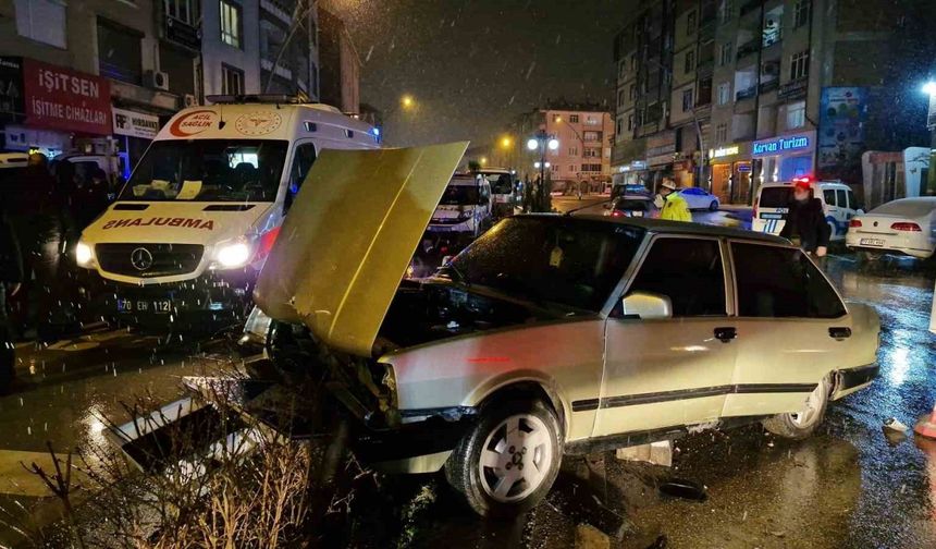 Kaza yapan alkollü sürücü, bindirildiği ekip otosunda silahla kendini vurdu