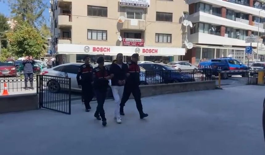 Eşini 20 balta darbesiyle öldüren zanlı Kuşadası’nda jandarmaya yakalandı