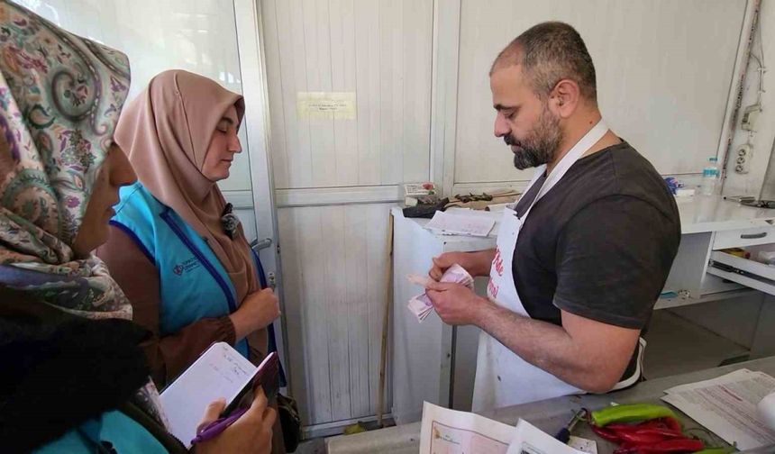 Kadınlar ‘Zimem defteri’ geleneğiyle borçları kapatıyor