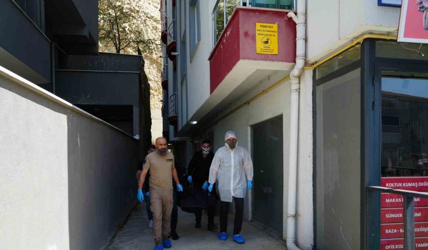 Apartmanı saran kokunun ardından vahşet çıktı