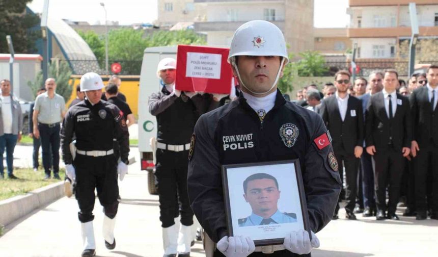 Trafik kazasında şehit olan polis memuru son yolculuğuna uğurlandı