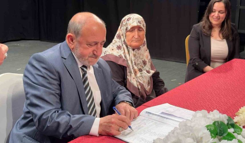 Huzurevinde dünya evine girdiler