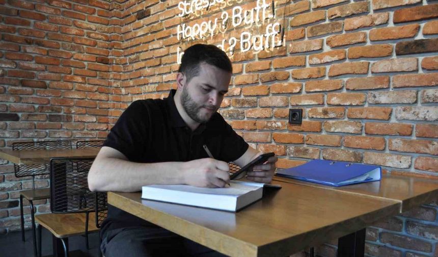 Milyonlarca borcu olan işletme sahibi içerisinde bulunduğu durumu mizaha vurdu