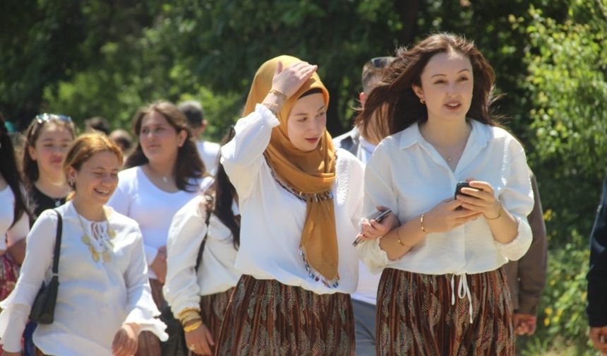Aşıklar Sokağı’nda gençler kısmetini aradı