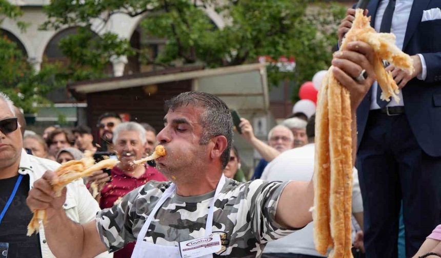 En uzun böreği yiyebilmek için günlerce aç kaldılar...