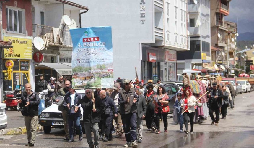 Görenler dönüp bir daha baktı, asırlık gelenek yeniden canlandırıldı