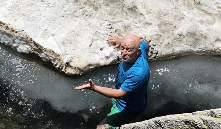 Haziran ayında Uludağ’da buzla kaplı gölde yüzdüler