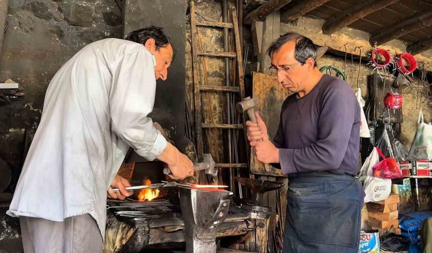 İki kardeş kaybolmaya yüz tutan mesleği yaşatmaya çalışıyor
