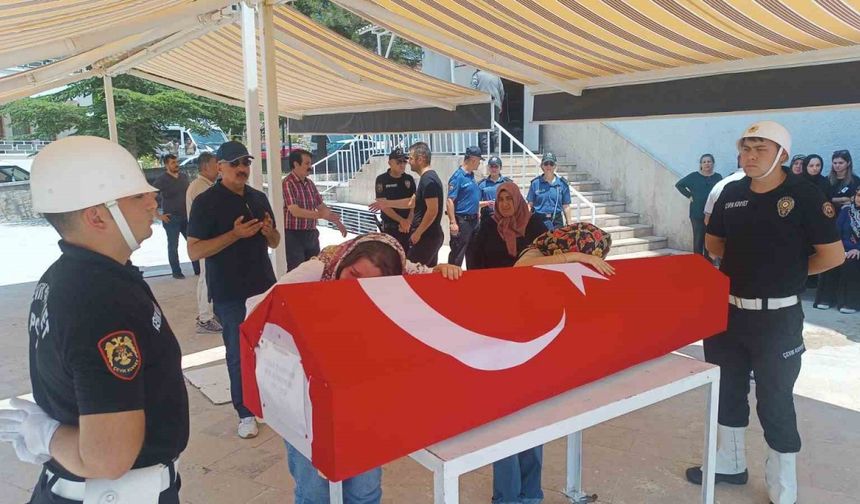 Kurban keserken kalp krizi geçiren polis memuru hayatını kaybetti