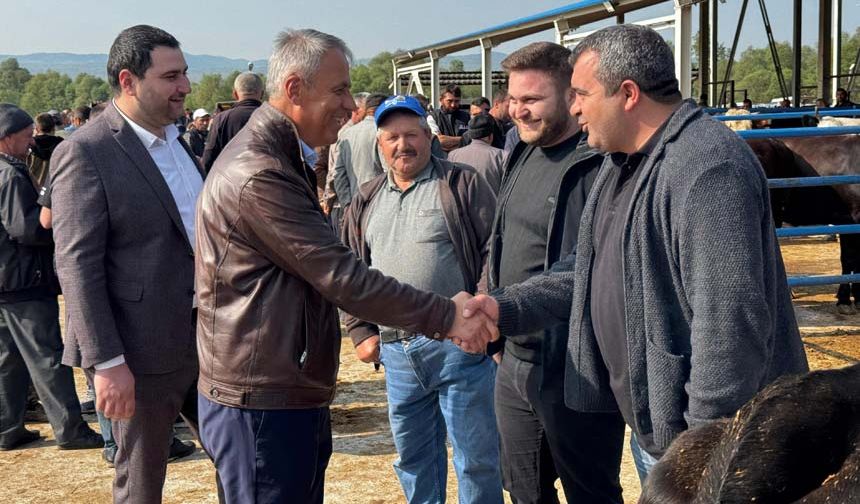 Başkan Sopacı bayram öncesi vatandaşlarla ve üreticilerle buluştu