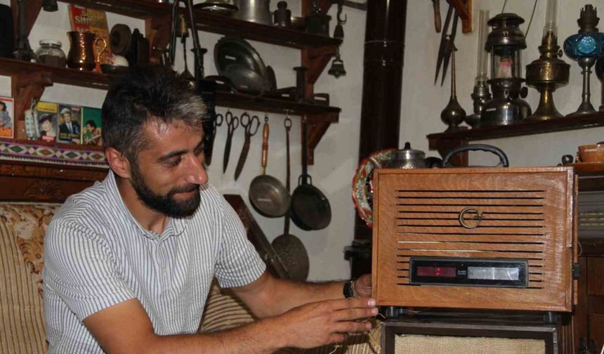 Çankırılı ustanın elinden geçen atıklar nostaljik radyoya dönüşüyor