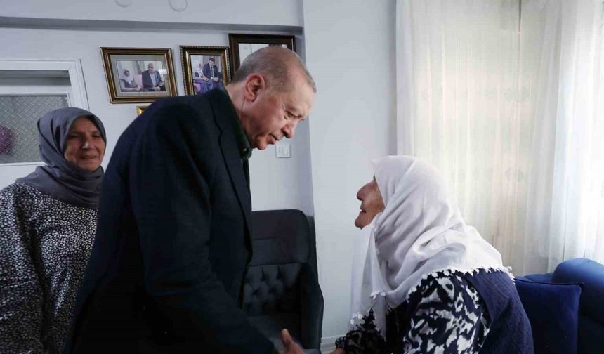 Cumhurbaşkanı Erdoğan, 99 yaşındaki şehit annesini ziyaret etti