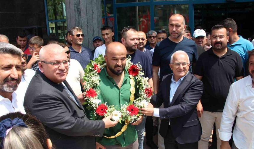 Kırkpınar Başpehlivanı Orhan Okulu baba ocağında coşku ile karşılandı