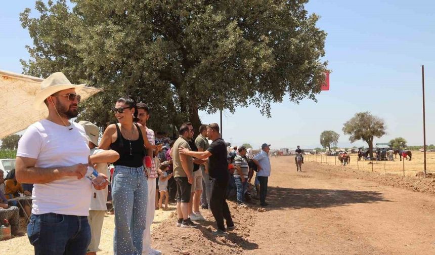 Kızılcabölük Rahvan At Yarışları yoğun katılımla gerçekleşti