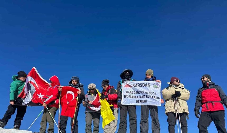 12 sporcu 30 Ağustos’ta Ağrı Dağı’nın zirvesine ulaştı